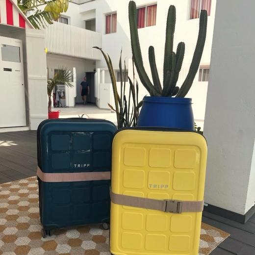 Soaking up the sun in Fuerteventura with @pearlsparlour ☀️🌴🍹 #trippluggage #travelwithtripp